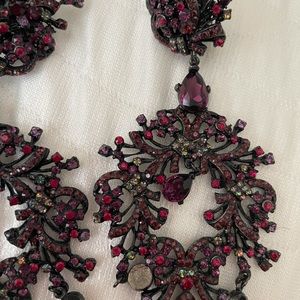 Barrera Fuchsia black cast earrings